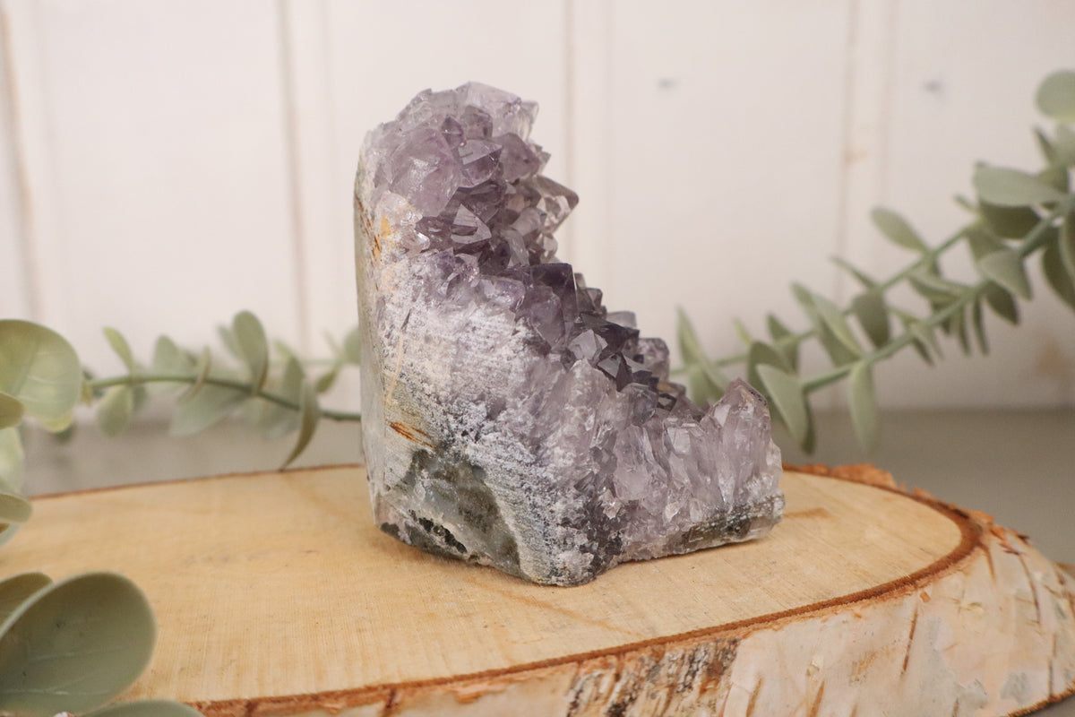 Amethist cluster 300 gram 8 x 7 cm, derde aanzicht