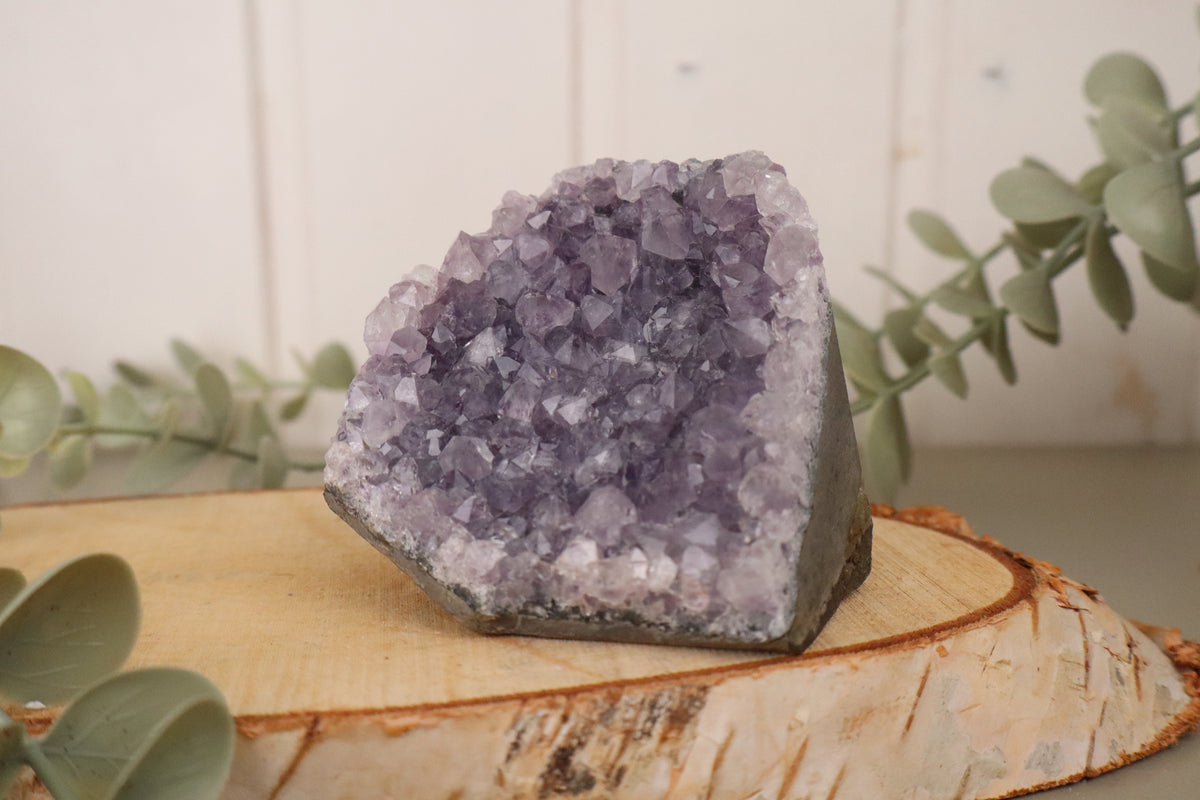 Ruwe amethist cluster van 331 gram, 7 x 8 cm