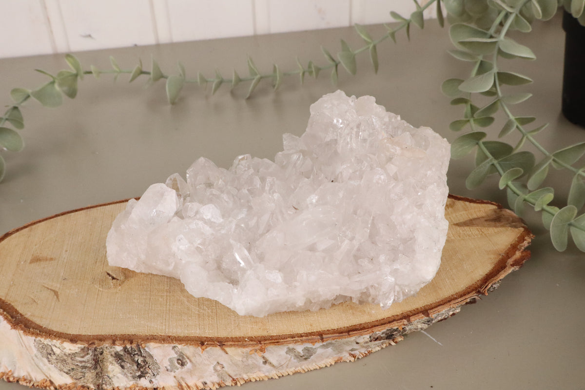 Bergkristal cluster 666 gram, vijfde aanzicht