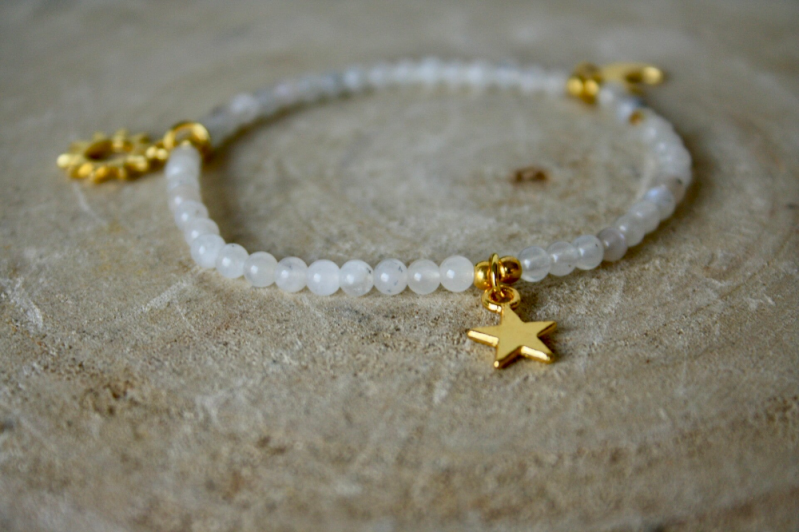Armband maansteen met zon, maan & ster – 6mm kralen