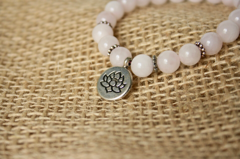 Armband - Rozenkwarts Met Bedel - 18 cm, 8 mm