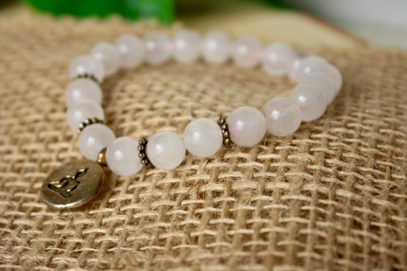Armband - Rozenkwarts Met Bedel - 18 cm, 8 mm