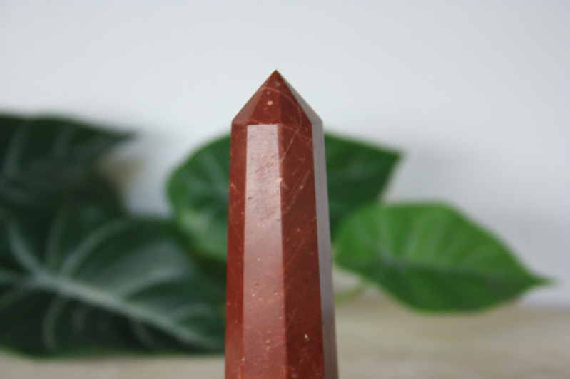 Rode Jaspis Obelisk (10 cm)