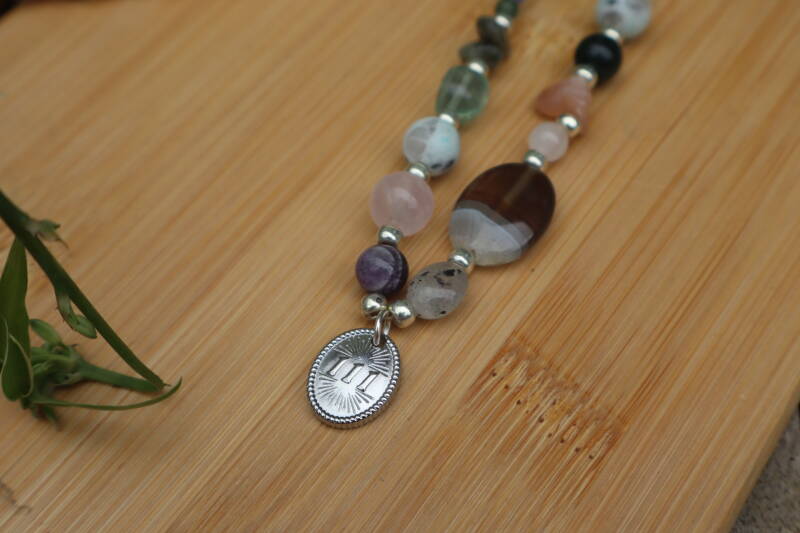 Handgemaakte Macramé Ketting met Edelstenen - Intuition & 111