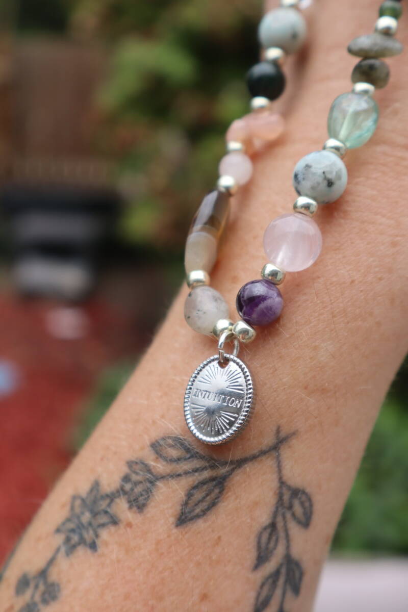 Handgemaakte Macramé Ketting met Edelstenen - Intuition & 111