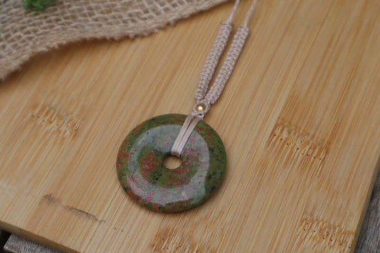 Macramé ketting unakiet donut naturel koord, handgemaakt door Spiri-Yoma