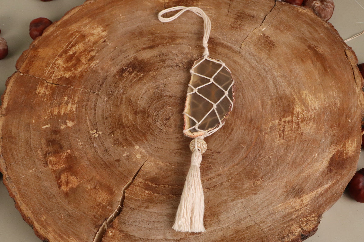 Macramé raamhanger Aarding met agaatschijf
