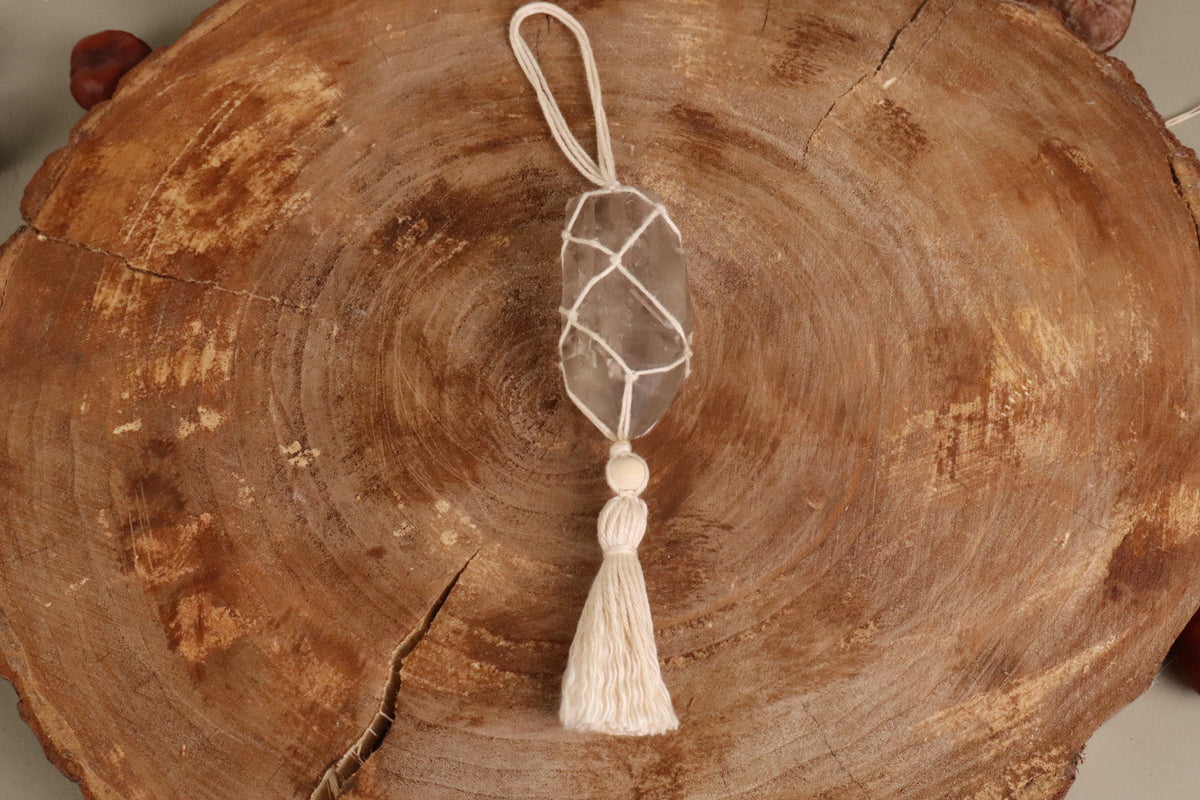 Macramé raamhanger Zuiverheid met bergkristalpunt