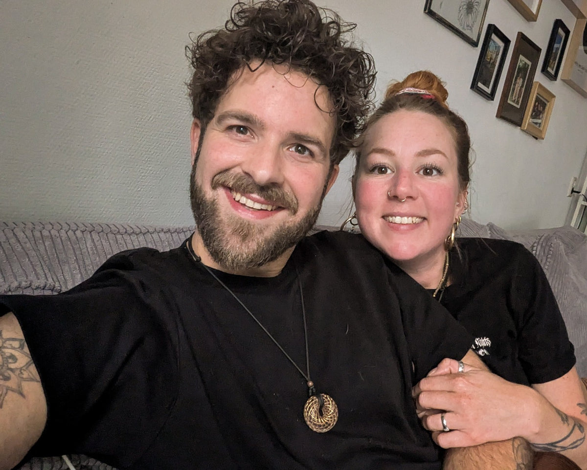 Mark en Yoshi van Spiri-Yoma samen op de bank