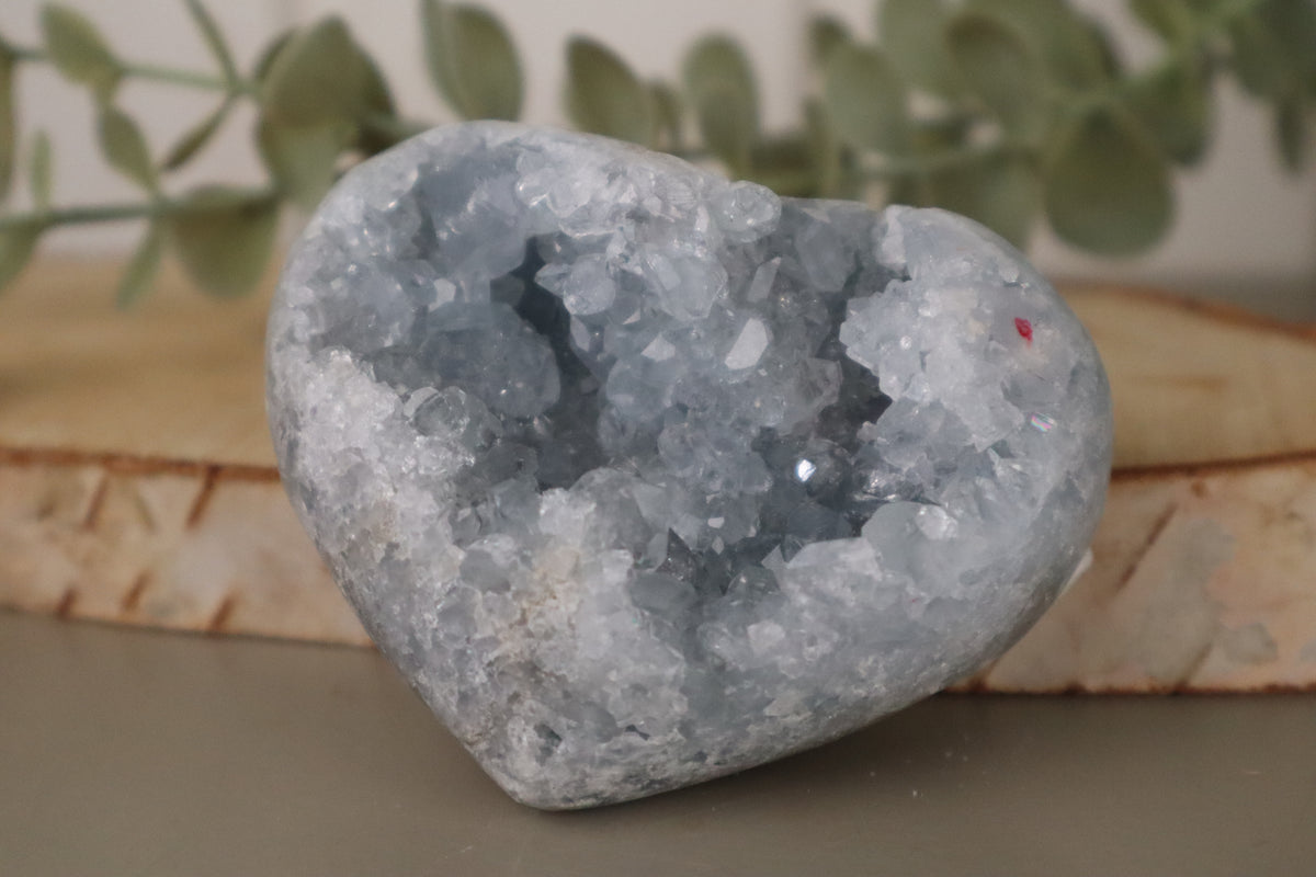 Gepolijst celestien hart van 314 gram