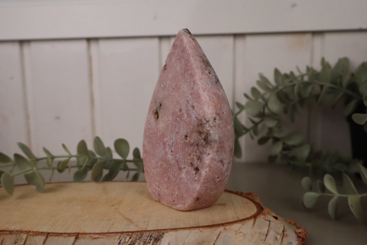 Roze amethist vlam 377 gram, tweede aanzicht