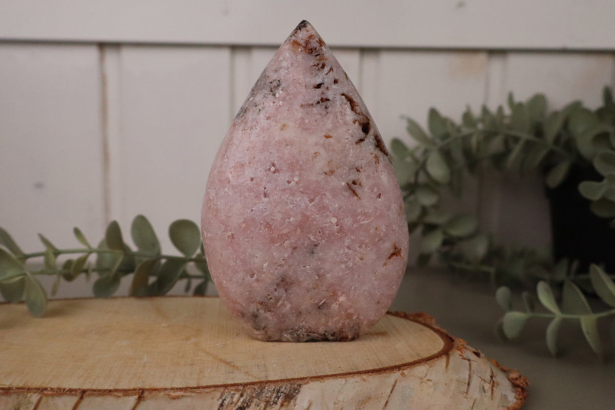Roze amethist vlam 377 gram, derde aanzicht