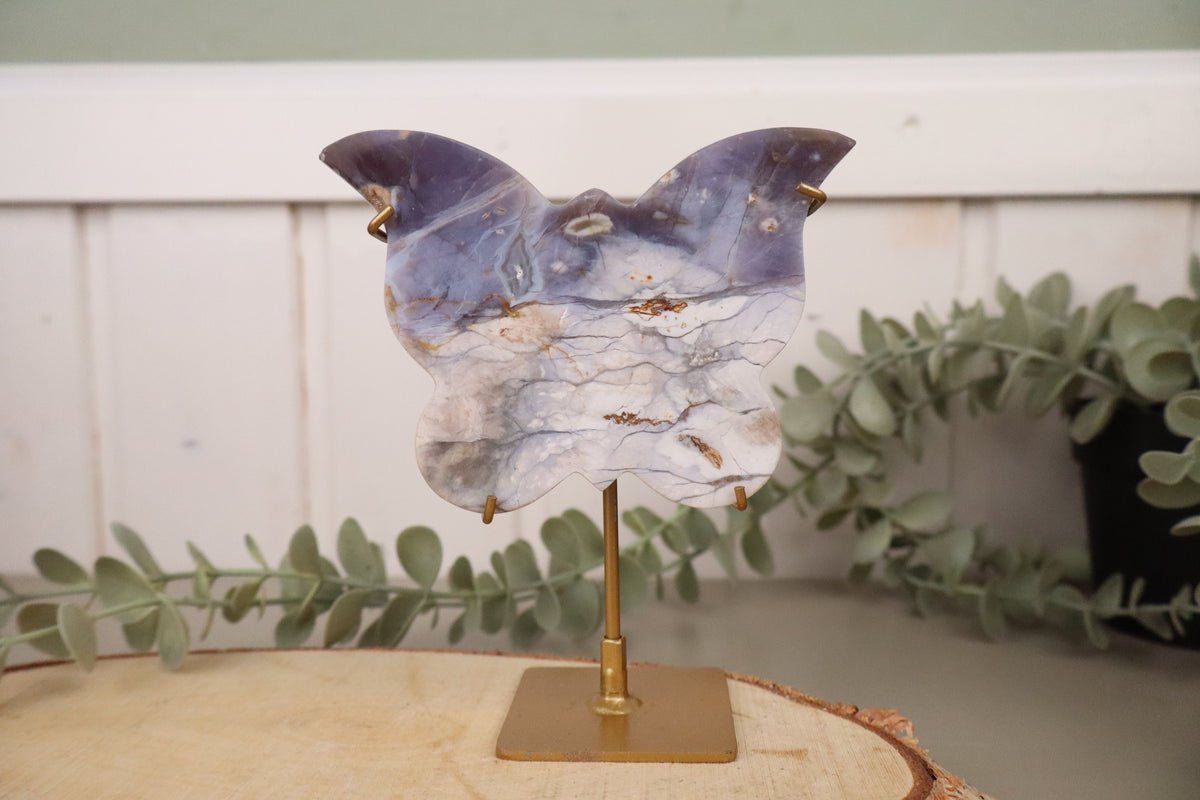Blauwe chalcedoon vlinder op standaard, 209 gram