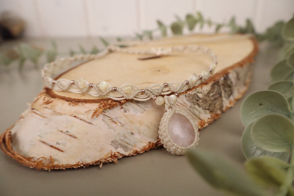 Macramé choker rozenkwarts, tweede aanzicht