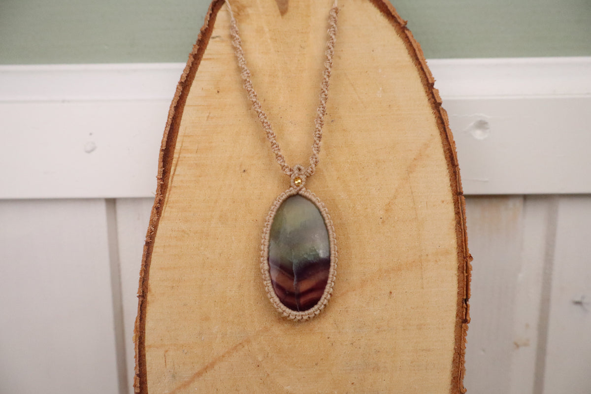 Macramé ketting fluoriet, vierde aanzicht