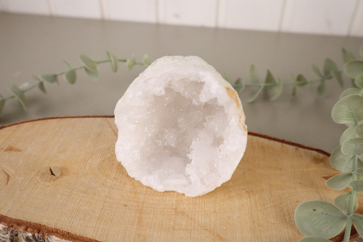 Bergkristal geode 153 gram, vijfde aanzicht