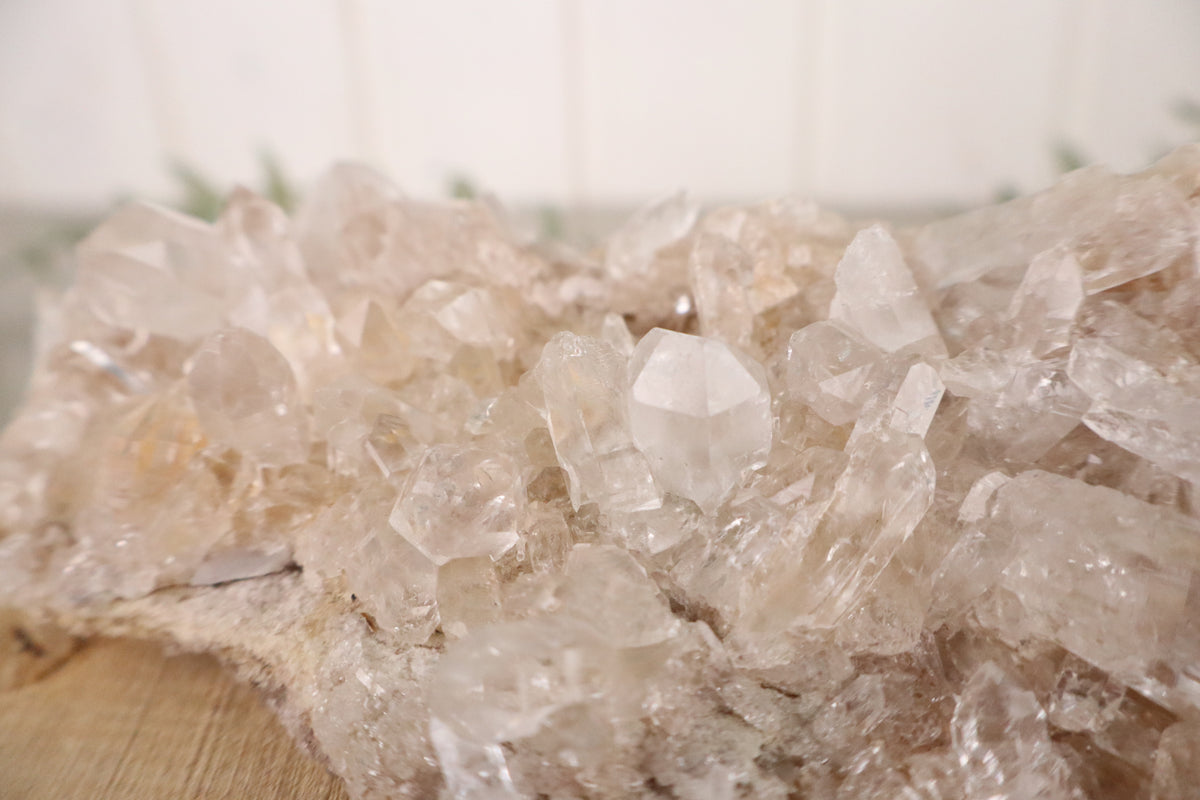 Bergkristal cluster 589 gram, vijfde aanzicht