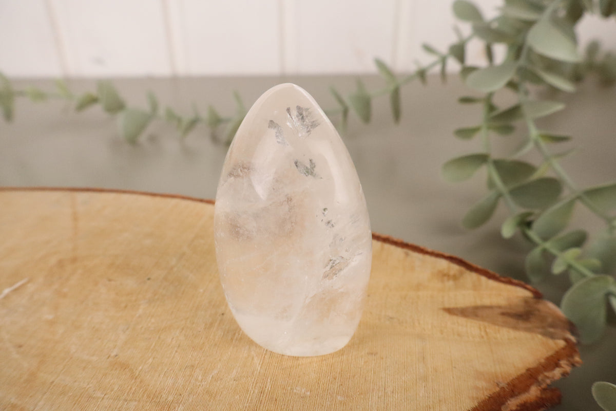 Bergkristal staander 136 gram, vierde aanzicht