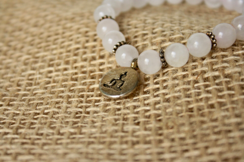 Armband - Rozenkwarts Met Bedel - 18 cm, 8 mm