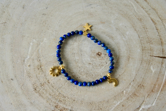 Lapis lazuli armband met zon, maan en ster, tweede aanzicht