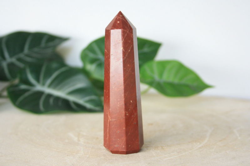 Rode Jaspis Obelisk (10 cm)
