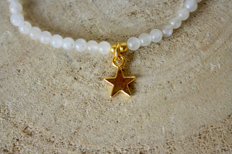 Armband maansteen met zon, maan & ster – 6mm kralen