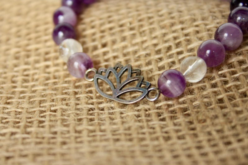 Armband  - Amethist Met Lotus - 16-18 cm, 8 mm
