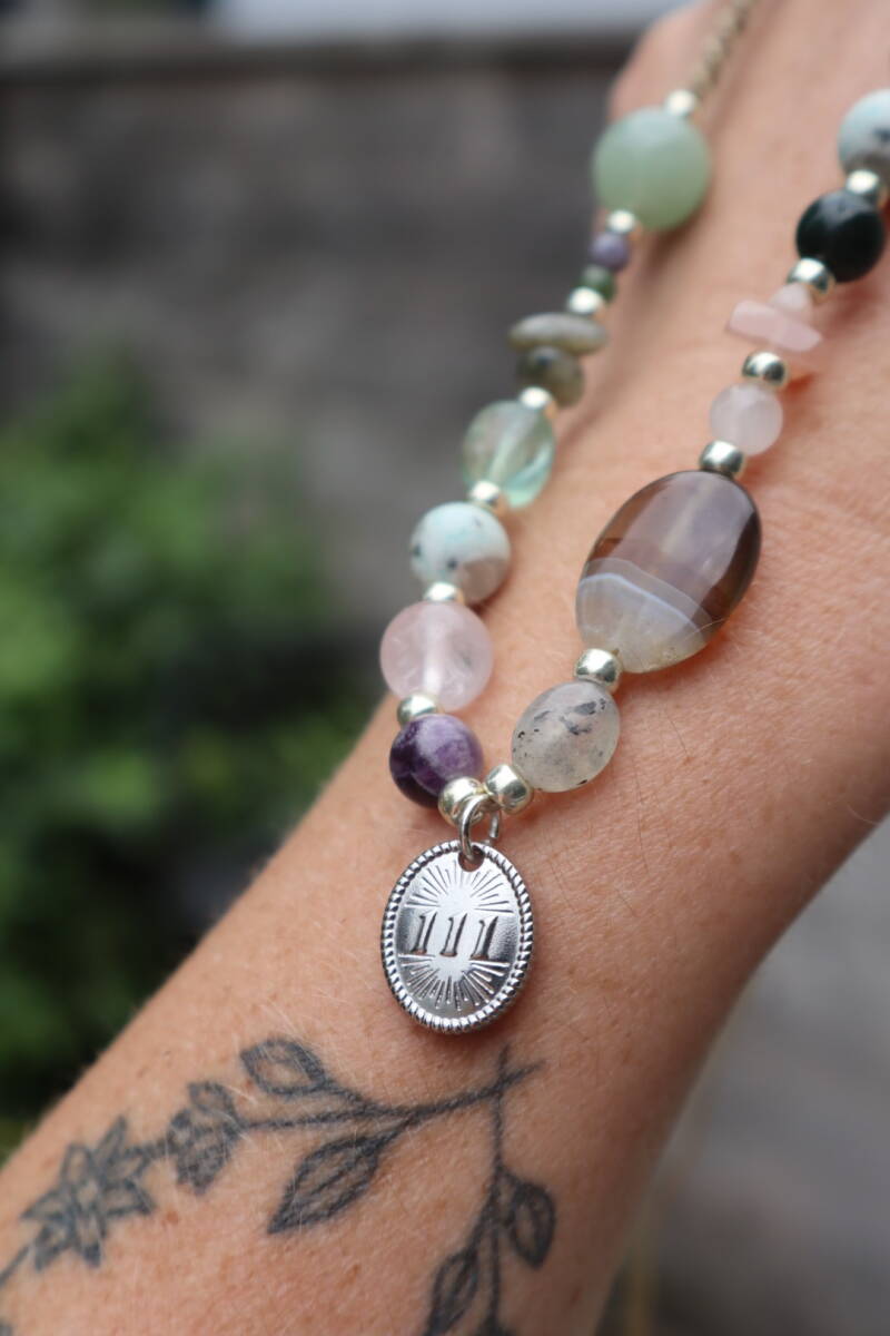 Handgemaakte Macramé Ketting met Edelstenen - Intuition & 111