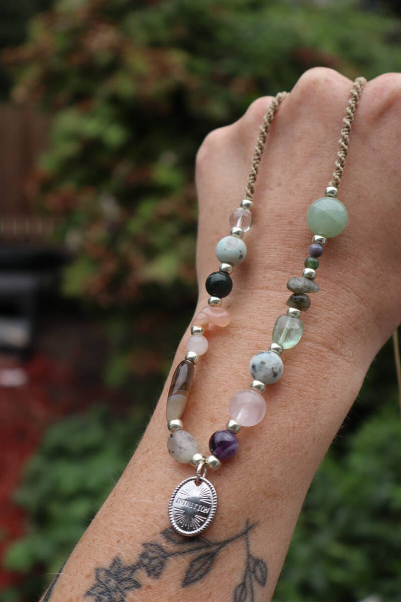 Handgemaakte Macramé Ketting met Edelstenen - Intuition & 111