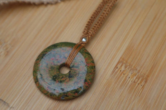 Macramé ketting unakiet donut bruin koord, handgemaakt door Spiri-Yoma