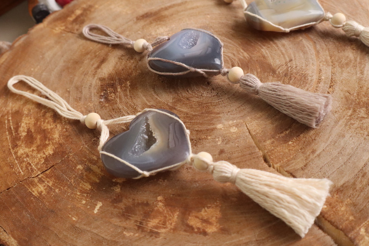 Raamhanger Innerlijke Rust – Agaat Geode Hart